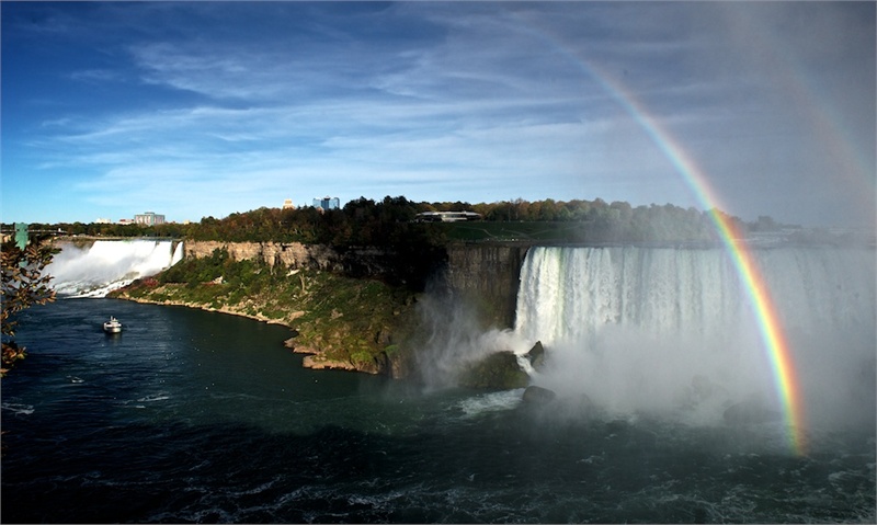 ↑2013-10-10 厂商:NIKON CORPORATION� 型号:NIKON D4� 光圈:F/13.0 曝光:1/500s ISO:500 焦距:24mm